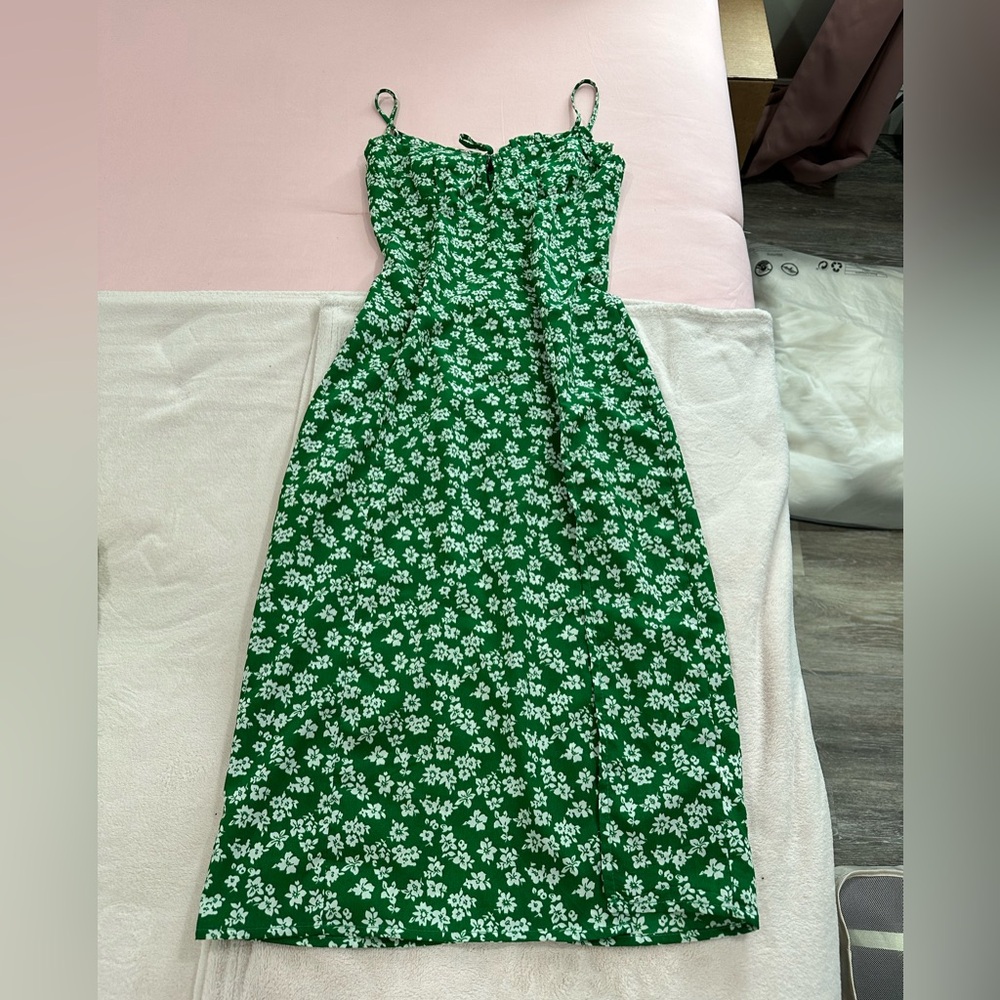 Green Pleated Spaghetti-Strap Maxi Dress